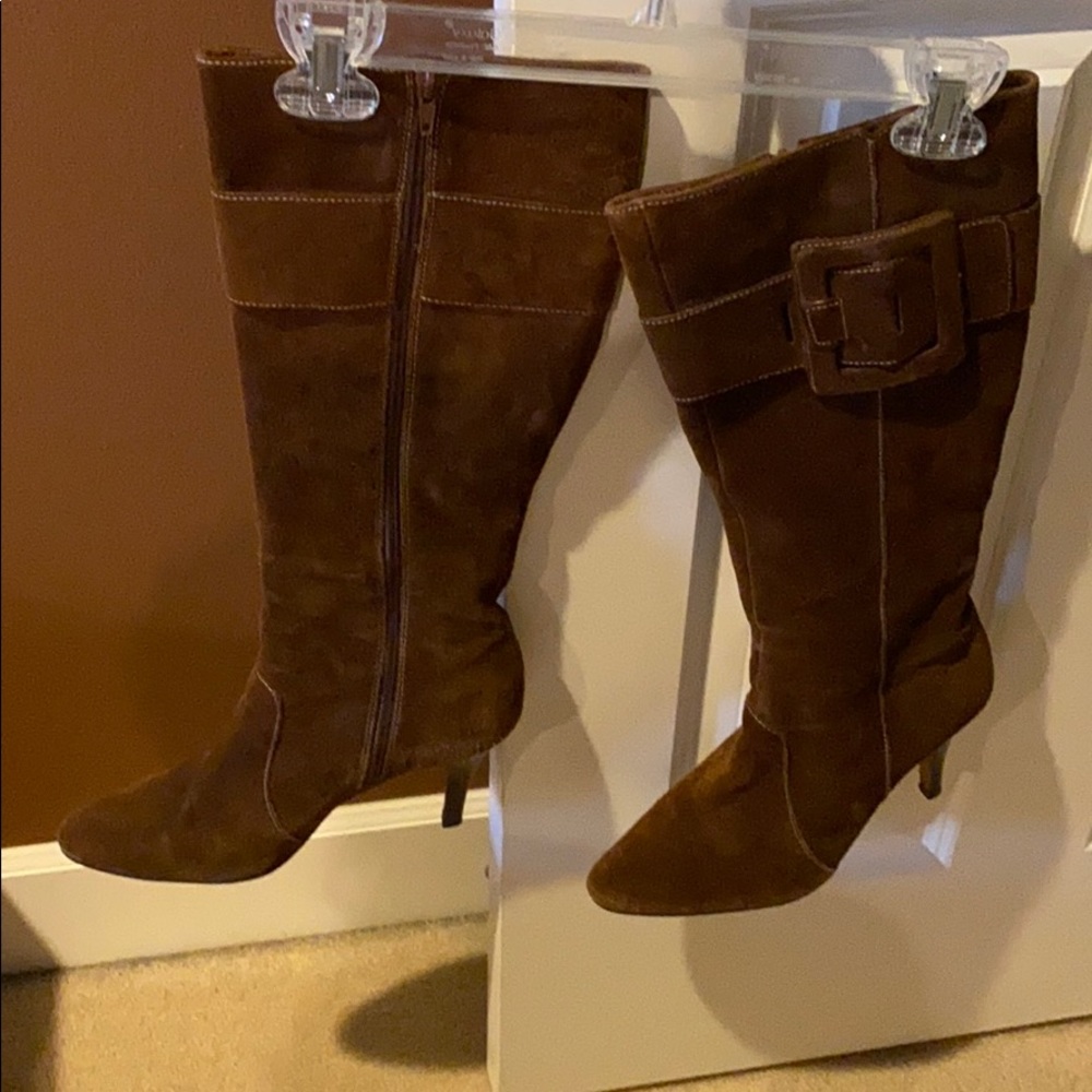 Suede boots with buckle detail